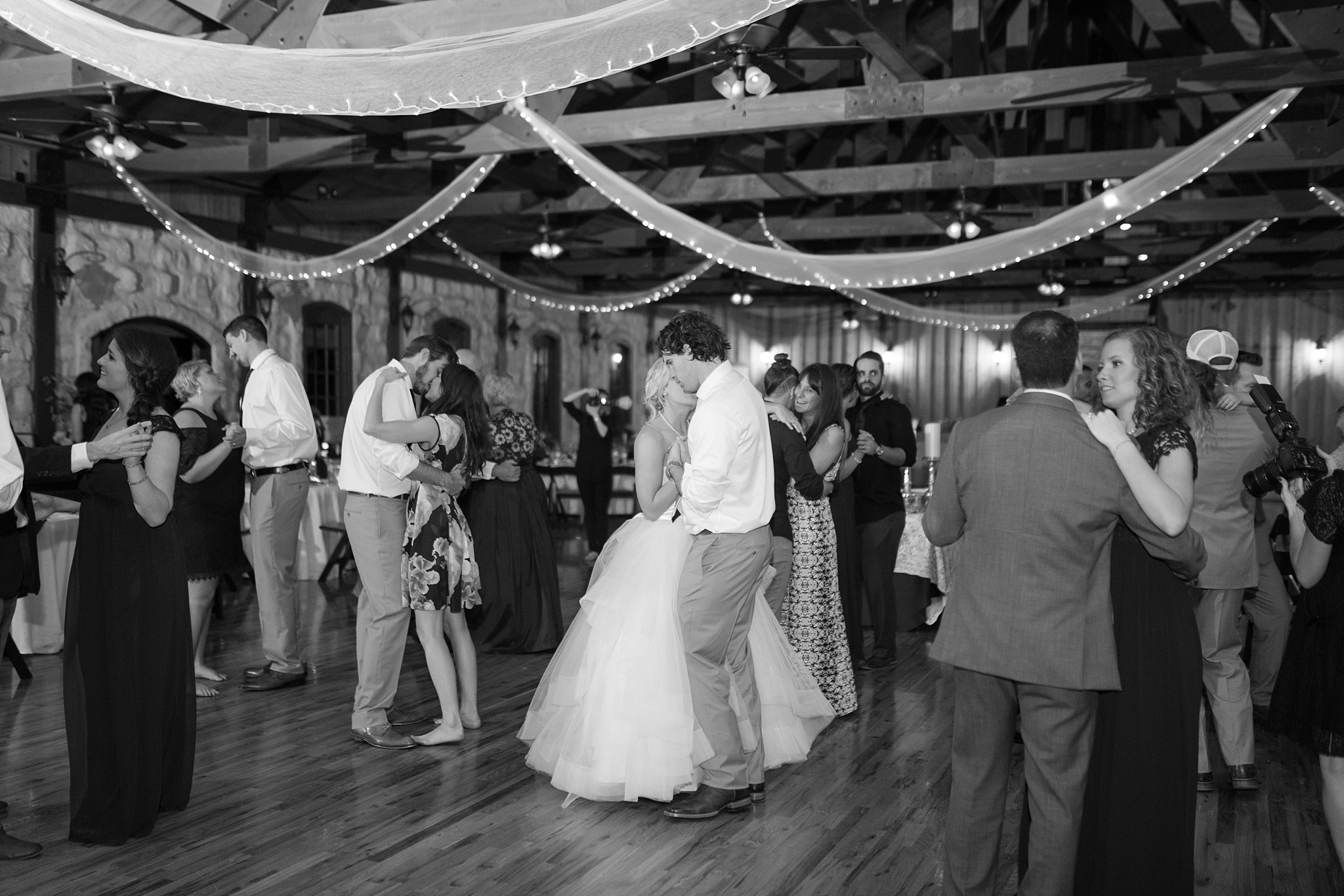 texas-old-town-stone-hall-wedding-photo_0098.jpg